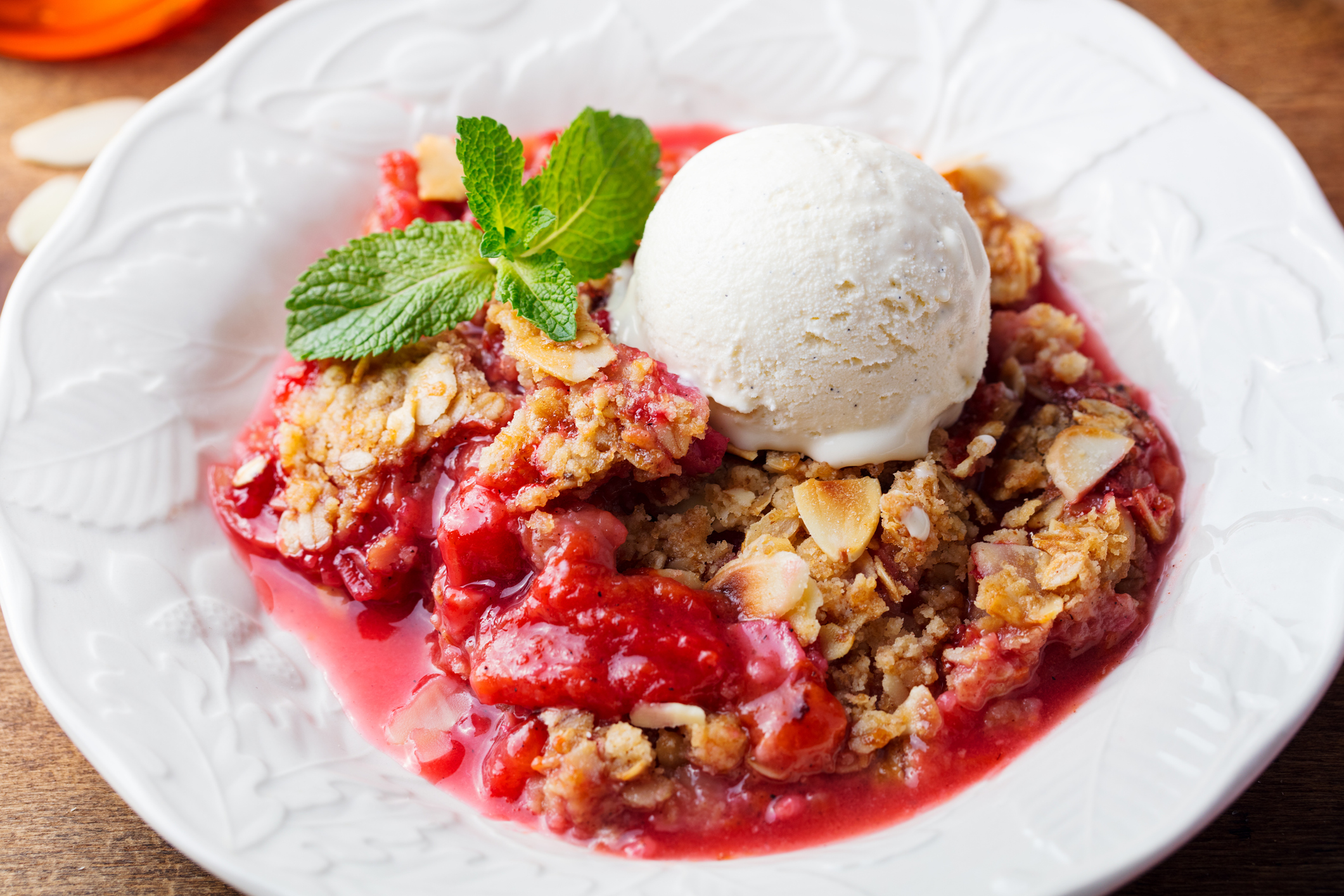 Strawberry Crisp with Ice Cream Strawberry Crisp with Ice Cream